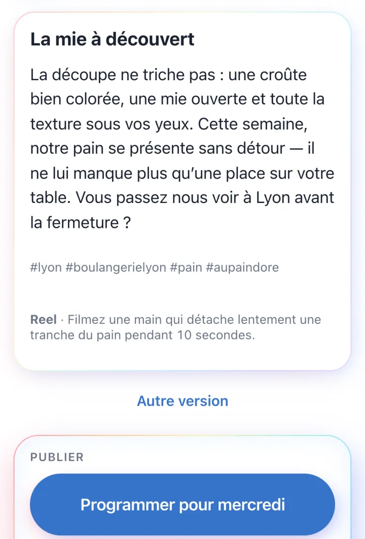 La légende prête : le texte dans le ton de la boutique, les hashtags, une idée de reel, puis le bouton Programmer pour mercredi.